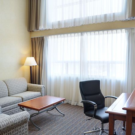 Holiday Inn Hotel & Suites London By Ihg Экстерьер фото