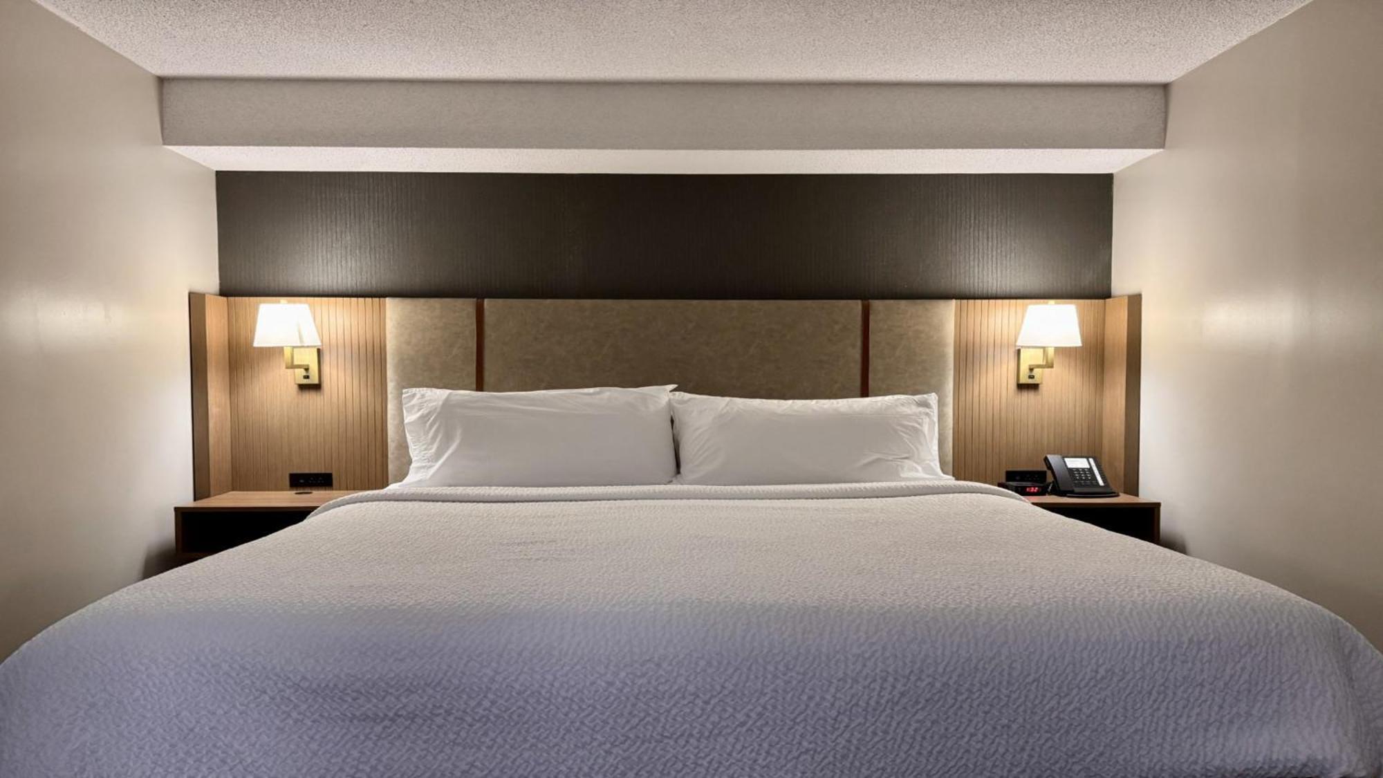 Holiday Inn Hotel & Suites London By Ihg Экстерьер фото