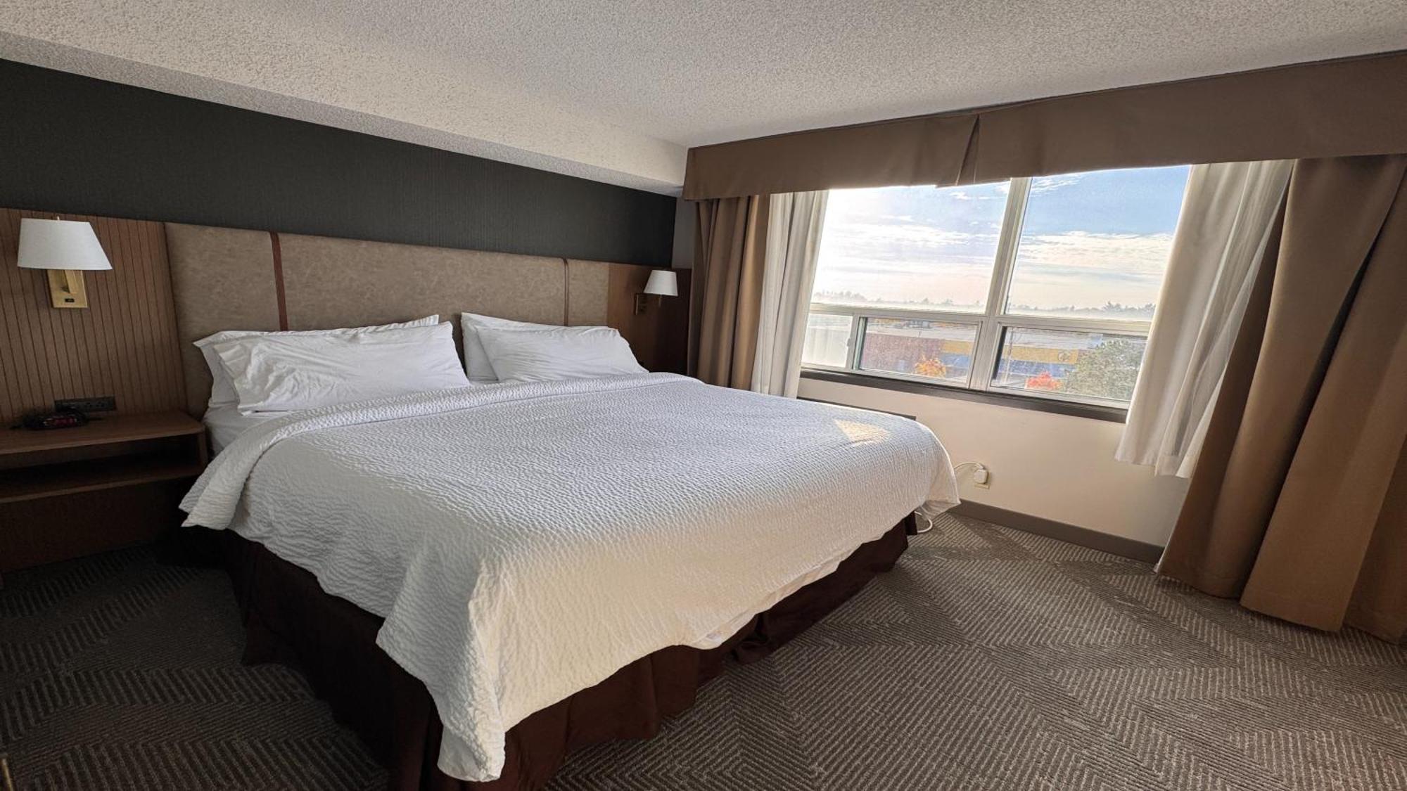 Holiday Inn Hotel & Suites London By Ihg Экстерьер фото