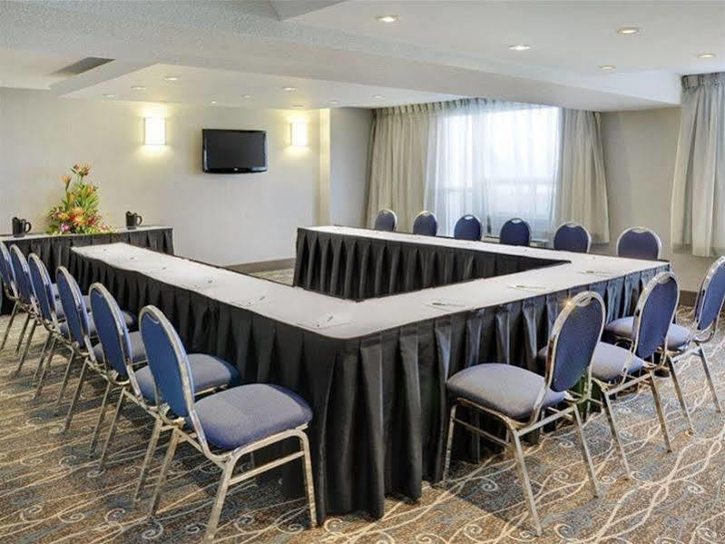 Holiday Inn Hotel & Suites London By Ihg Экстерьер фото