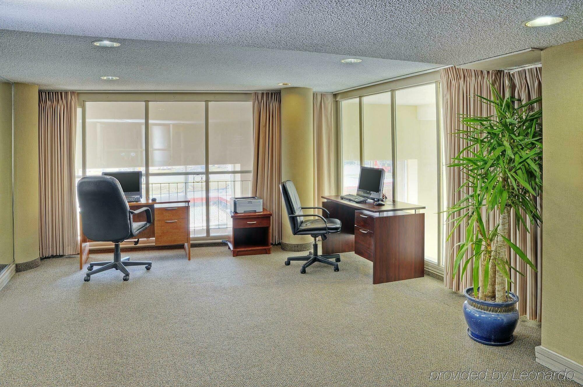 Holiday Inn Hotel & Suites London By Ihg Экстерьер фото